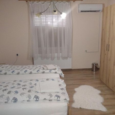 Appartement Evelin Sobe à Backa Topola Extérieur photo