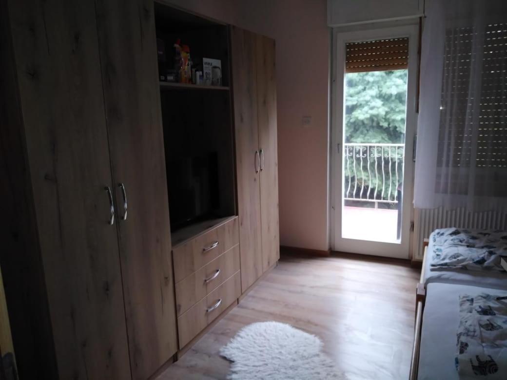 Appartement Evelin Sobe à Backa Topola Extérieur photo