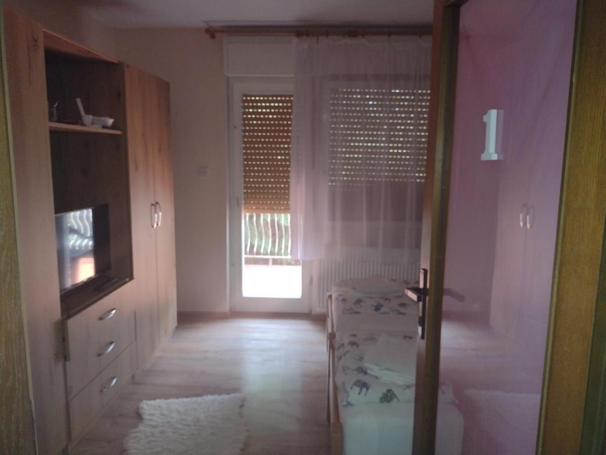 Appartement Evelin Sobe à Backa Topola Extérieur photo