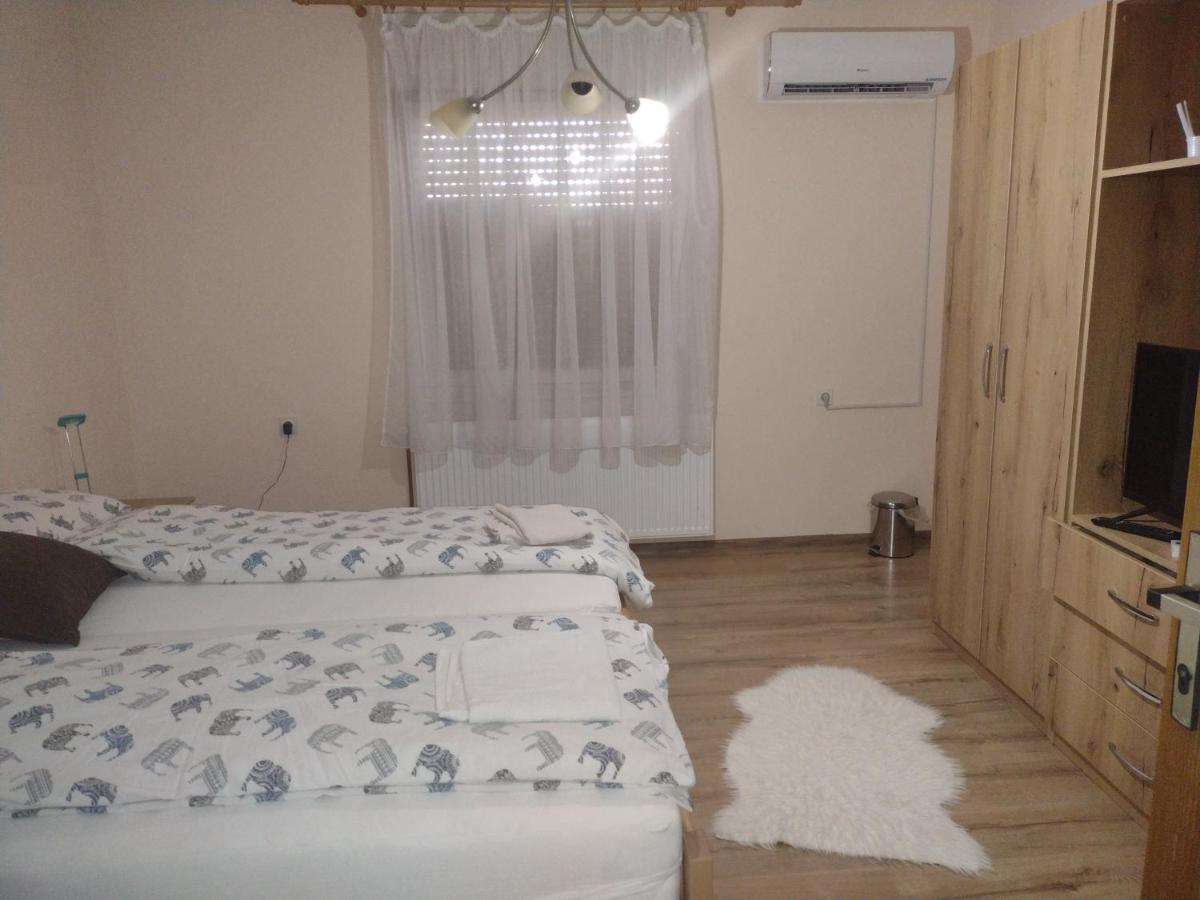 Appartement Evelin Sobe à Backa Topola Extérieur photo